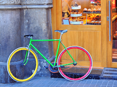 Tuning színes kerékpár alkatrészekkel